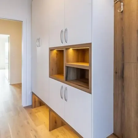 Lejlighed Luxurious Near The Center - Entire Unit *