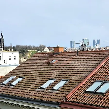 Luxurious Near The Center - Entire Unit Prag
