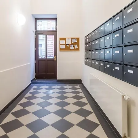 Luxurious Near The Center - Entire Unit * Prague